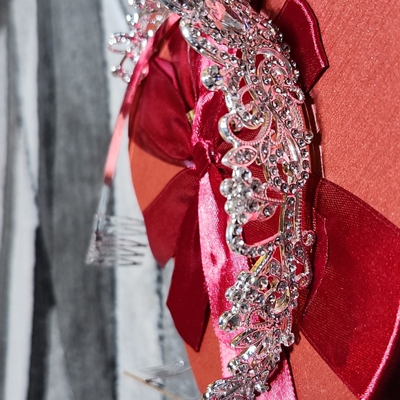 CRYSTAL RHINESTONE SILVER-TONE METAL TIARA W/ COMBS CROWN HEADPIECE - Picture 4 of 13